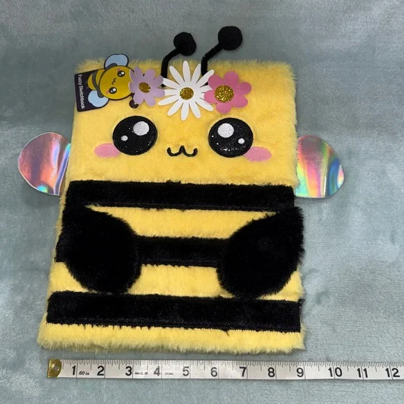 Cute Fuzzy Bee Sketchbook - Picture 11 of 13